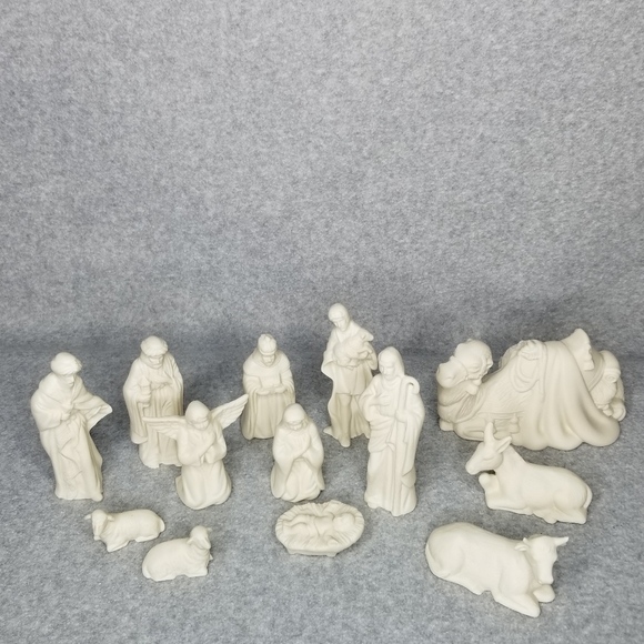 Maryetta Fine Porcelain 13pc Nativity Set Christmas Nativity Holiday Decor White - Picture 3 of 8